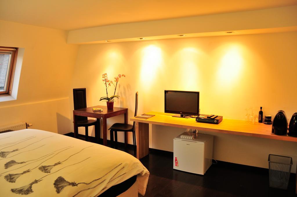Logies Zen Aan Zee Bed & Breakfast Остенде Стая снимка