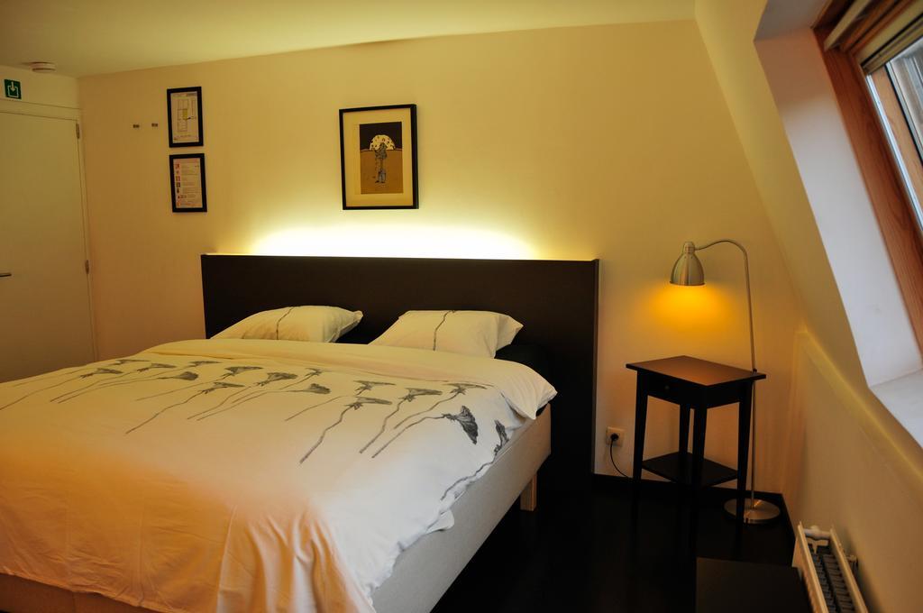Logies Zen Aan Zee Bed & Breakfast Остенде Стая снимка